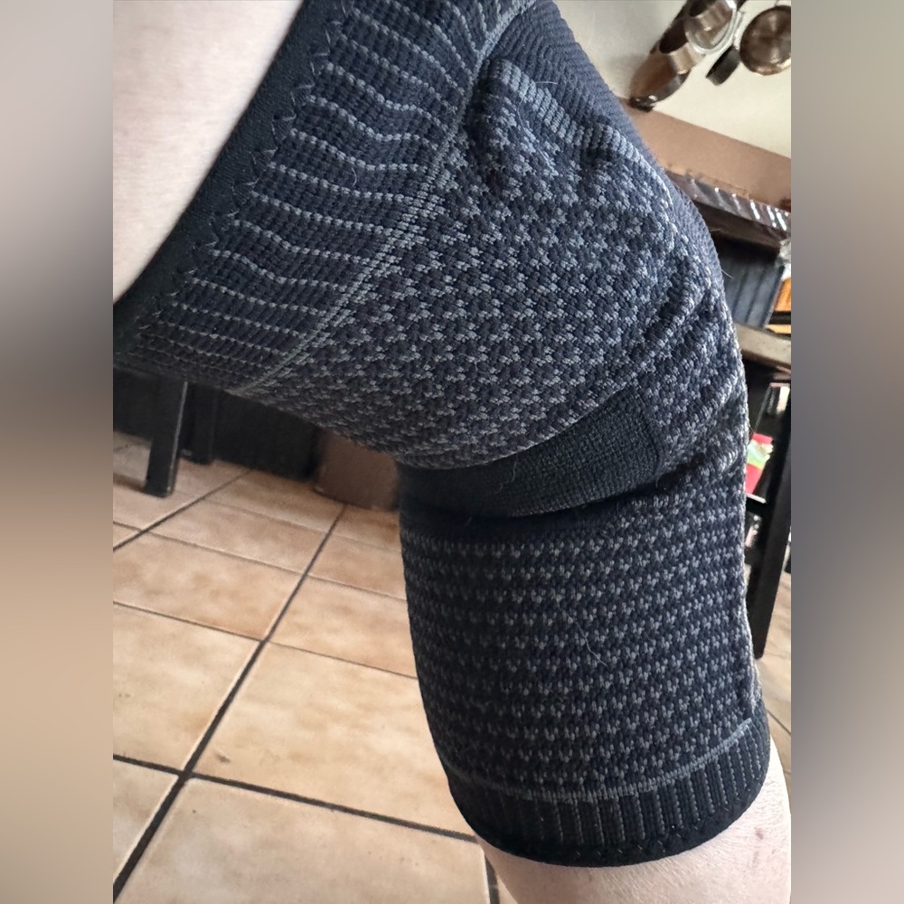 Hport Compression Knee Sleeves for Joint Support and Pain Relief Size M New